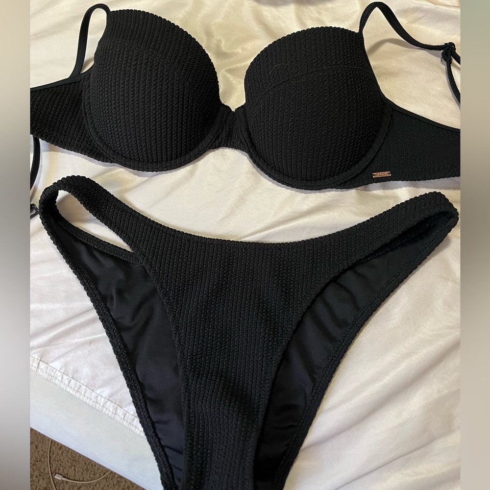 Victoria’s Secret bikini